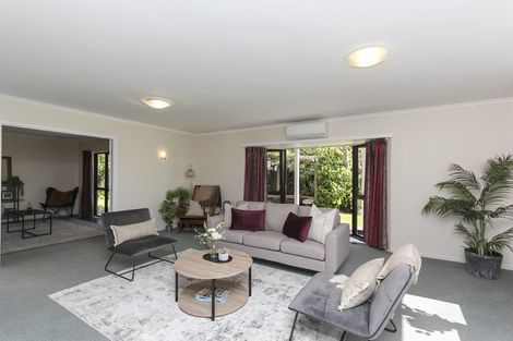 Photo of property in 19 Karina Road, Merrilands, New Plymouth, 4312