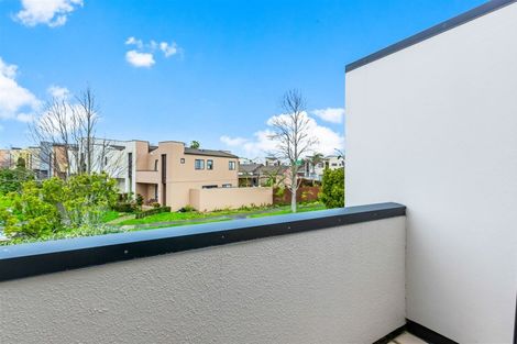 Photo of property in 9 Spalding Rise, Golflands, Auckland, 2013