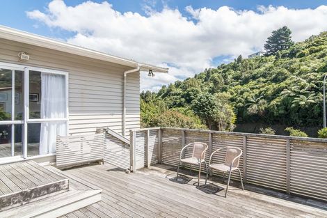 Photo of property in 82 Newlands Road, Newlands, Wellington, 6037