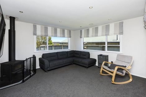 Photo of property in 11 Mount Marua Drive, Timberlea, Upper Hutt, 5018