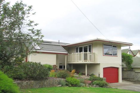 Photo of property in 58 Larsen Crescent, Tawa, Wellington, 5028