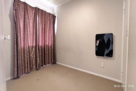 Photo of property in 25 Kirrie Avenue, Te Atatu South, Auckland, 0610