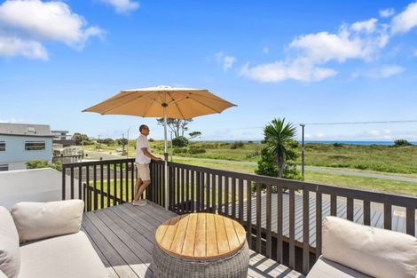 Photo of property in 728 Papamoa Beach Road, Papamoa Beach, Papamoa, 3118