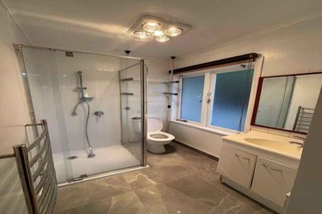 Photo of property in 1/56 Roberts Road, Glenfield, Auckland, 0629