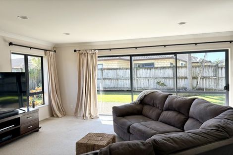 Photo of property in 6 Bellshill Close, Wattle Downs, Auckland, 2103