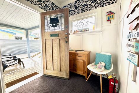 Photo of property in 14 Moana Street, Kaka Point, 9271