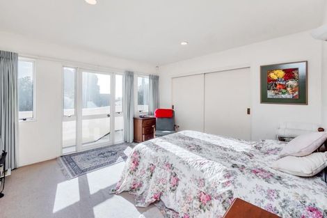 Photo of property in 1 William Bond Street, Stanley Point, Auckland, 0624