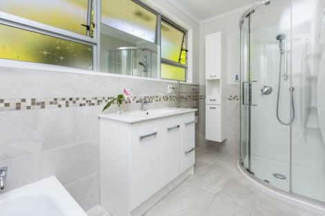 Photo of property in 72 Blue Mountains Road, Pinehaven, Upper Hutt, 5019