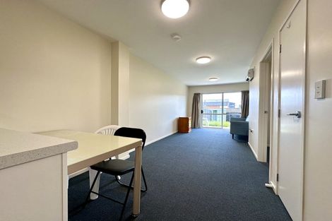 Photo of property in 4/242 Great North Road, Henderson, Auckland, 0612