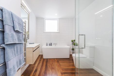 Photo of property in 2 Tio Tio Road, Miramar, Wellington, 6022