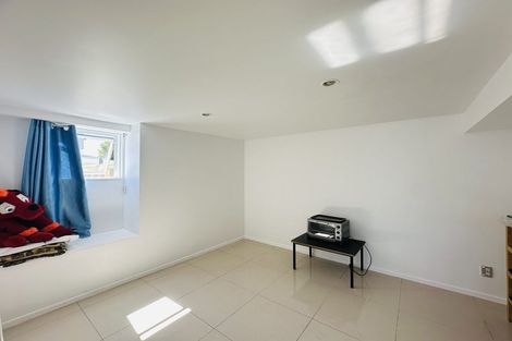 Photo of property in 21 Ludlow Terrace, Totara Vale, Auckland, 0627