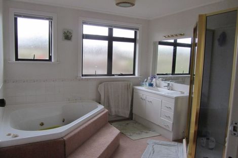 Photo of property in 557 East Coast Road, Browns Bay, Auckland, 0630