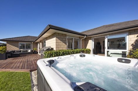 Photo of property in 14 Pohutukawa Parade, Riverhead, 0820