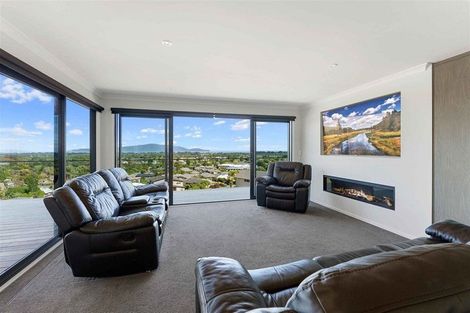 Photo of property in 95 Kakariki Grove, Waikanae, 5036