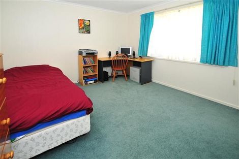 Photo of property in 64 Roberta Crescent, Orewa, 0931