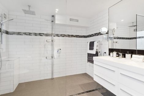 Photo of property in 5 Compass Way, Whitby, Porirua, 5024