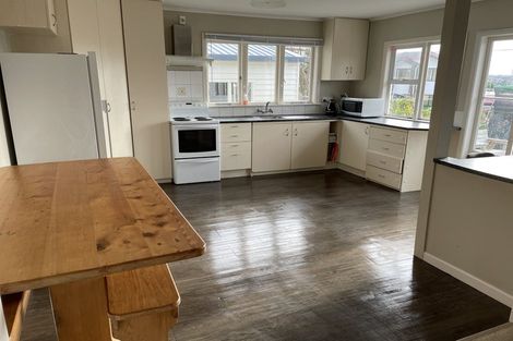 Photo of property in 31 Sunnyside Road, Sunnyvale, Auckland, 0612