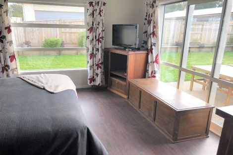 Photo of property in 15 Coutts Way, Fitzherbert, Palmerston North, 4410