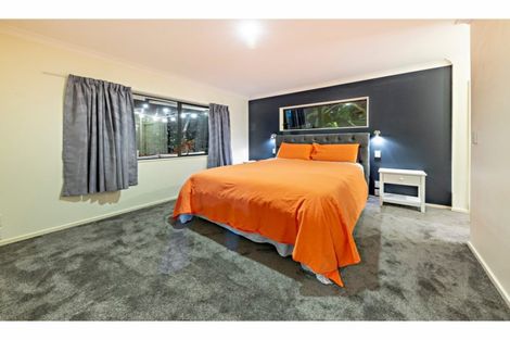 Photo of property in 8 Atlantic Place, Goodwood Heights, Auckland, 2105