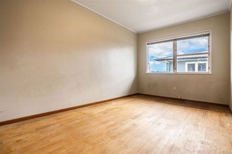 Photo of property in 46 Fairclough Road, Beach Haven, Auckland, 0626