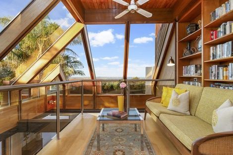 Photo of property in 12 Atarua Gardens, Waiatarua, Auckland, 0604