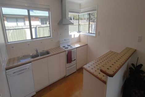 Photo of property in 8 Warner Place, Heathcote Valley, Christchurch, 8022