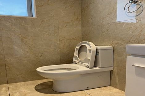 Photo of property in 17 Limmer Place, Browns Bay, Auckland, 0632