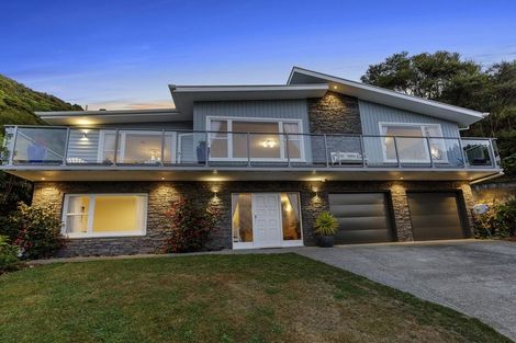 Photo of property in 8 Volkner Grove, Waterloo, Lower Hutt, 5011