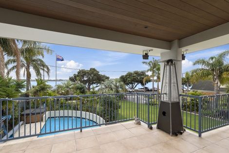 Photo of property in 14 Lansdowne Street, Bayswater, Auckland, 0622