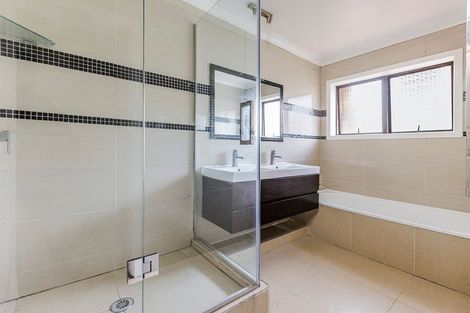 Photo of property in 69 Dalwhinnie Parade, Highland Park, Auckland, 2010