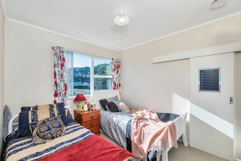 Photo of property in 2 Karo Place, Glendene, Auckland, 0602