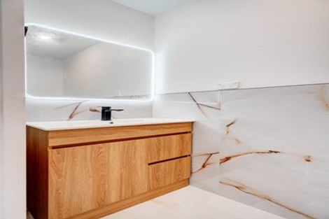 Photo of property in 74b Awaroa Road, Sunnyvale, Auckland, 0612