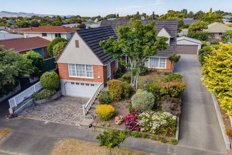 Photo of property in 32 Hillcrest Place, Avonhead, Christchurch, 8042