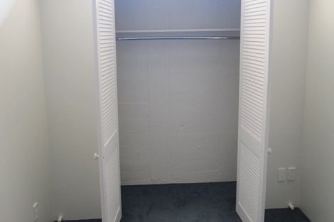 Photo of property in Endeavour Apartments, 13/125 Thorndon Quay, Pipitea, Wellington, 6011