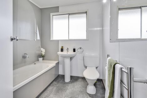 Photo of property in 100 Fitzroy Street, Papatoetoe, Auckland, 2104