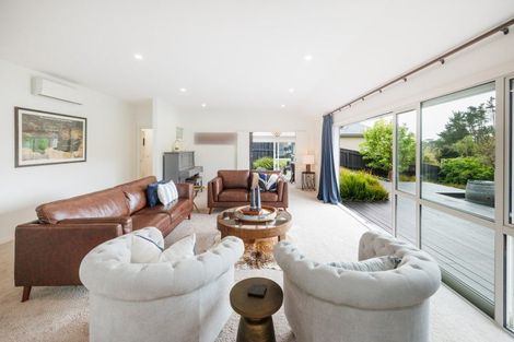 Photo of property in 28 Cashmere Drive, Fitzherbert, Palmerston North, 4410