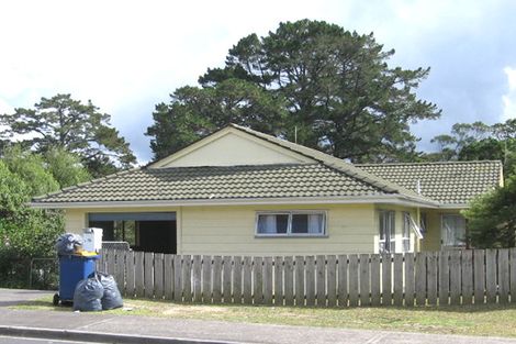 Photo of property in 13 Katrina Place, Massey, Auckland, 0614