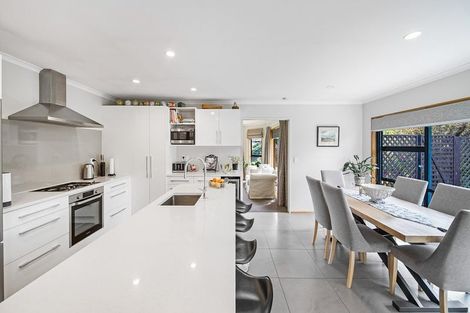 Photo of property in 18 Vanderbilt Place, Halswell, Christchurch, 8025