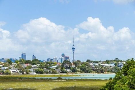 Photo of property in 1/27 Waitemata Road, Hauraki, Auckland, 0622
