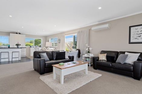 Photo of property in 15 Parkland Rise, Omokoroa, 3114
