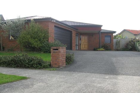 Photo of property in 19 Ruapehu Drive, Fitzherbert, Palmerston North, 4410