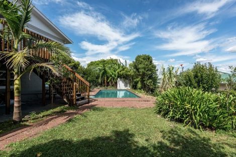 Photo of property in 16 Ellesmere Crescent, Pakuranga Heights, Auckland, 2010