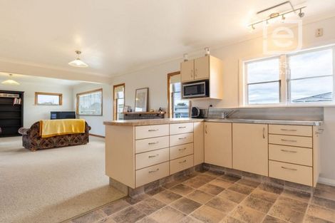 Photo of property in 11 Aberdeen Avenue, Takaro, Palmerston North, 4412