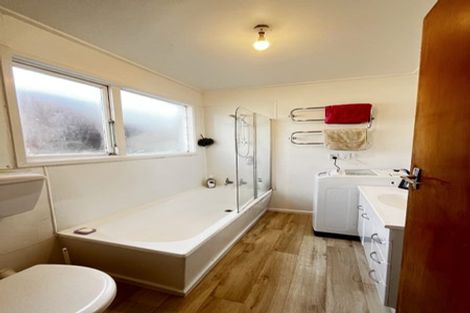 Photo of property in 27a Randwick Road, Northland, Wellington, 6012