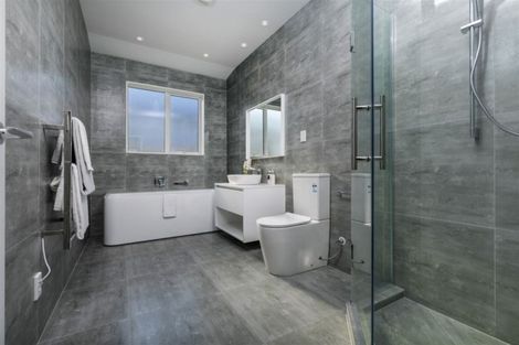 Photo of property in 17 Princes Street, Riverhead, 0820