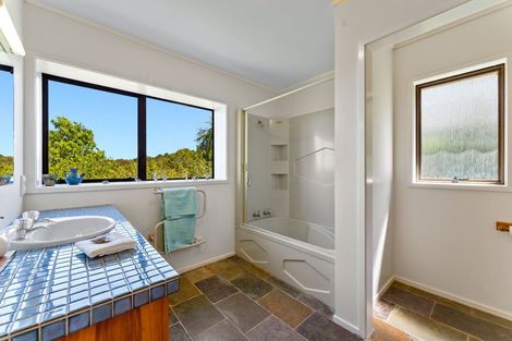 Photo of property in 14 Kotare Place, Sandspit, Warkworth, 0982