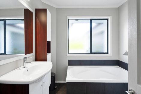 Photo of property in 90 Ridgewood Drive, Ridgewood, New Plymouth, 4371