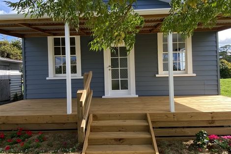 Photo of property in 554 Waitakere Road, Taupaki, Henderson, 0782