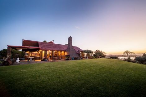 Photo of property in 105 Tahunatapu Road, Parua Bay, Whangarei, 0174