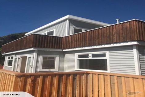 Photo of property in 33 Hungerford Road, Lyall Bay, Wellington, 6022